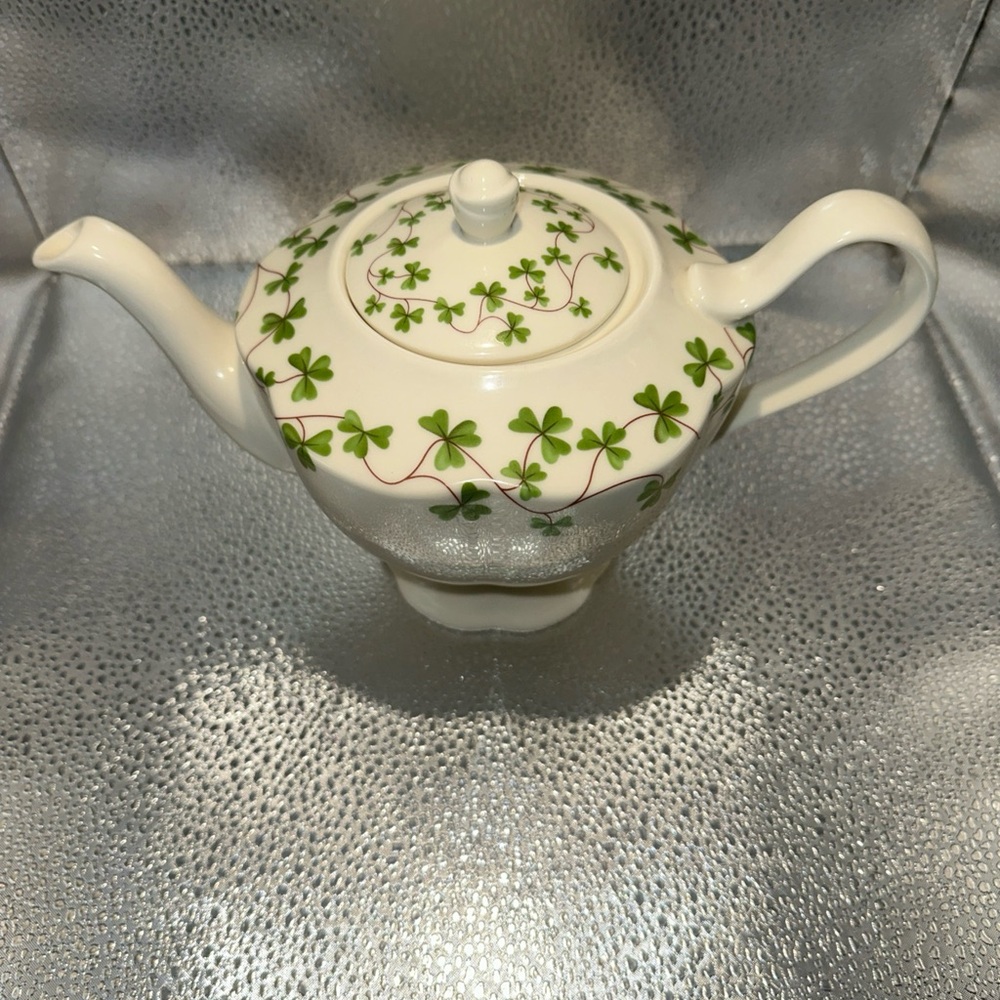Shamrocks Shannon porcelain Elegant Clover Design Teapot small